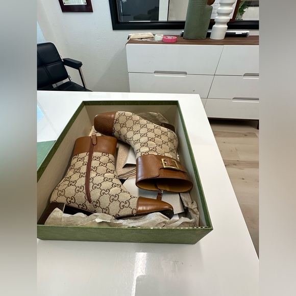 GUCCI Ellis GG Monogram Supreme Canvas & Leather Ankle Boots Brown - Picture 3 of 6